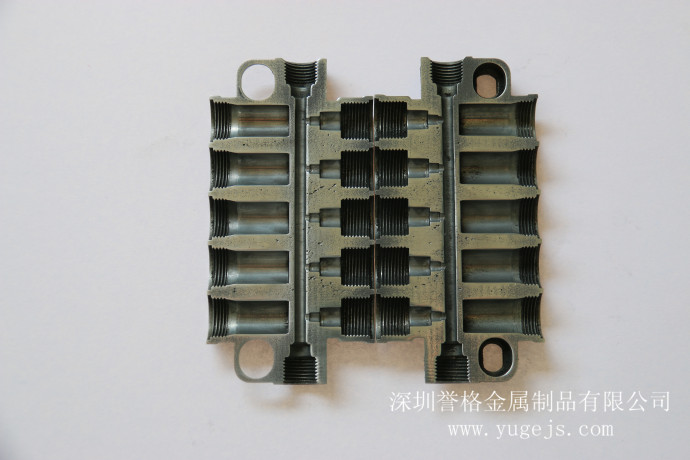 鋅合金壓鑄件砂眼和縮孔分析 鋅合金壓鑄件砂眼和縮孔分析