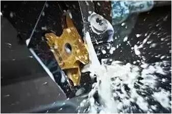 防止切削液發(fā)臭，還鋁合金壓鑄車(chē)間一個(gè)良好的環(huán)境